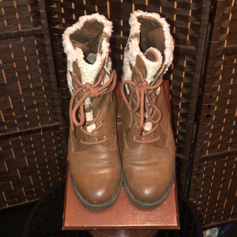 O’Neill Brown booties with FAUX fur size 9 1/2 man-made